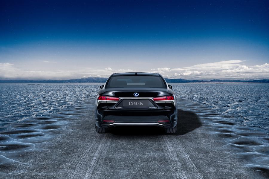  Lexus LS500h 2017 года  (WW) (фото 34 из 58)